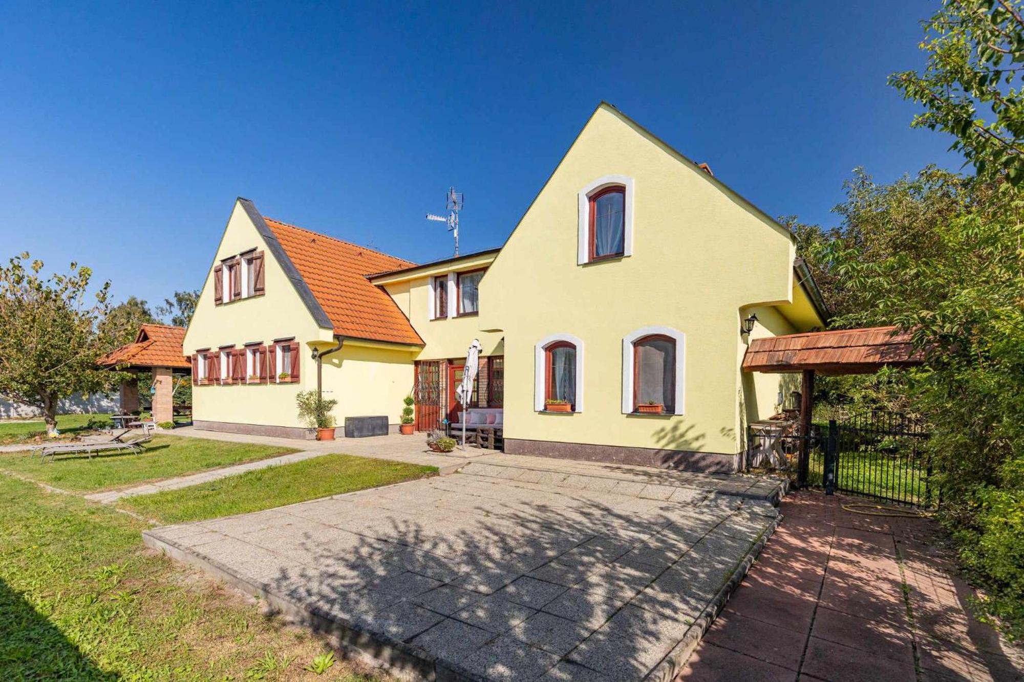Idylicky Rodinny Penzion Arkadia Pri Dunajskej Cyklotrase Kyselica Buitenkant foto