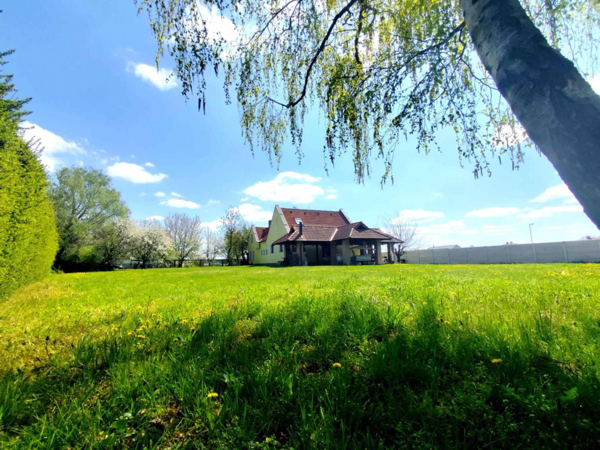 Idylicky Rodinny Penzion Arkadia Pri Dunajskej Cyklotrase Kyselica Buitenkant foto